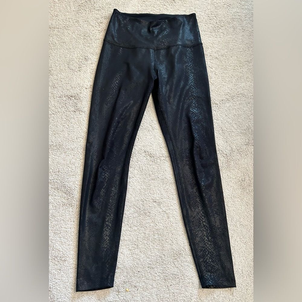 Beyond Yoga, Black Snakeskin Printed Leggings Size Small GUC